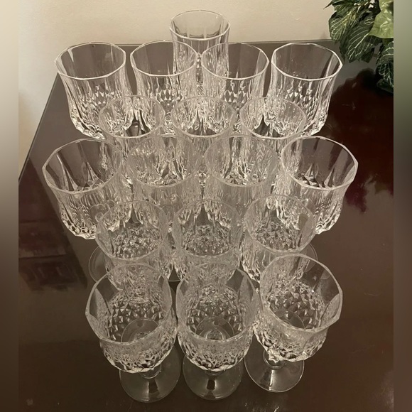 Cristal D’arques French Crystal Wine Glass Set / 18 pcs / 8oz. / 6oz. / 4oz. - Picture 2 of 7